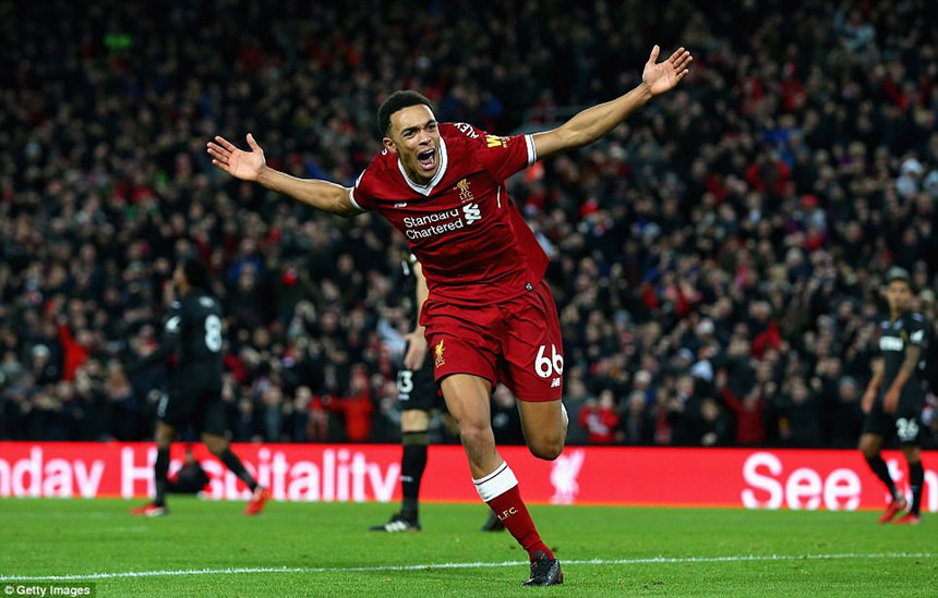 Liverpool thắng 5-0, kết thúc năm 2017 với vị trí thứ tư